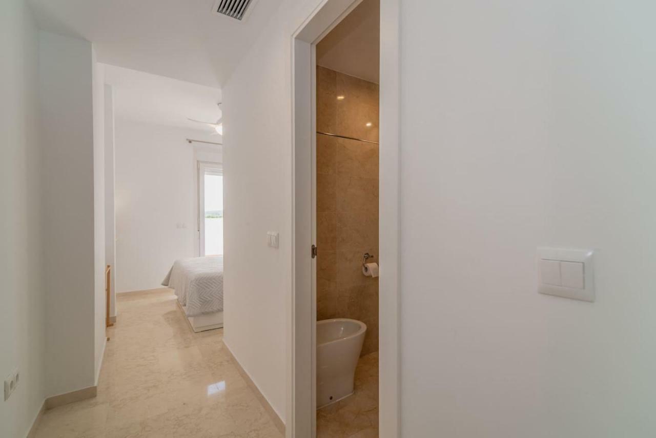 شقة Recently Decorated 2Bdr Penthouse In فوينخيرولا المظهر الخارجي الصورة