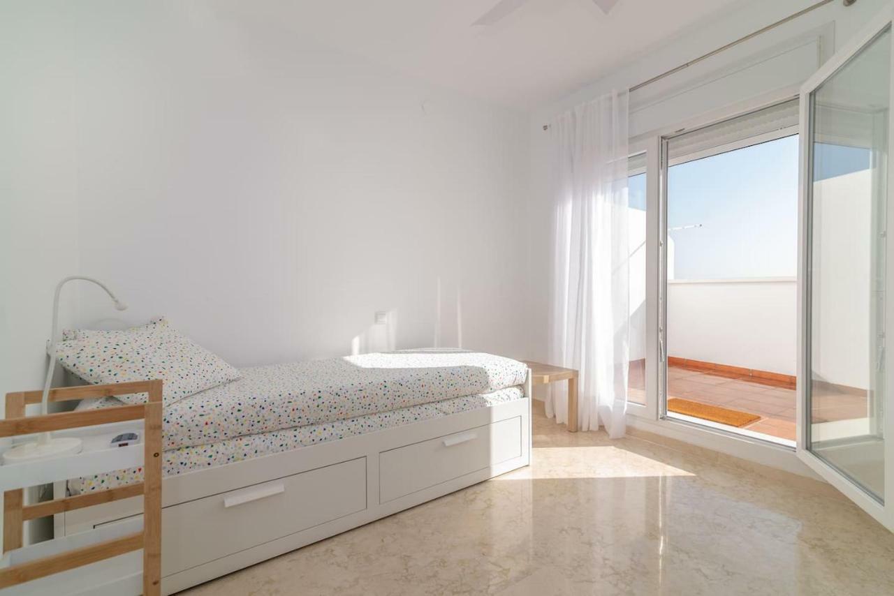 شقة Recently Decorated 2Bdr Penthouse In فوينخيرولا المظهر الخارجي الصورة